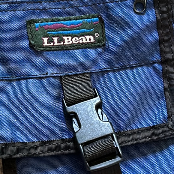 L.L. Bean Passport Wallet Traveler Pouch with Crossbody Strap and Belt Loops - Picture 3 of 9